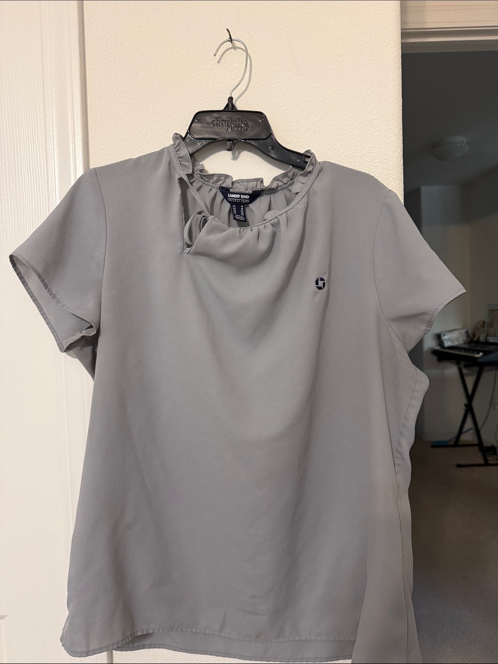 Chase Lands' End Women's Ruffle Neck Short Sleeve Top — Light Gray
